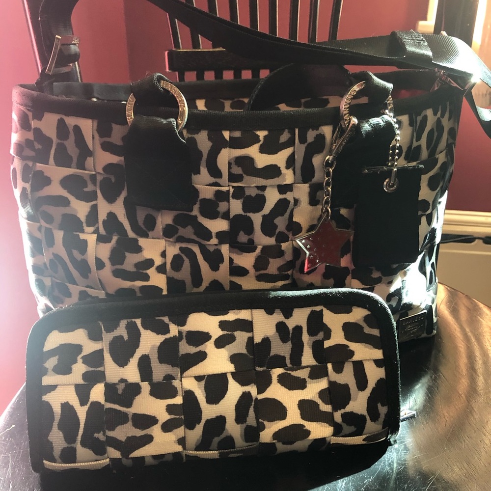 Harvey’s seatbelt bag set - retired print